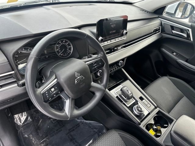 Used 2022 Mitsubishi Outlander ES image 34