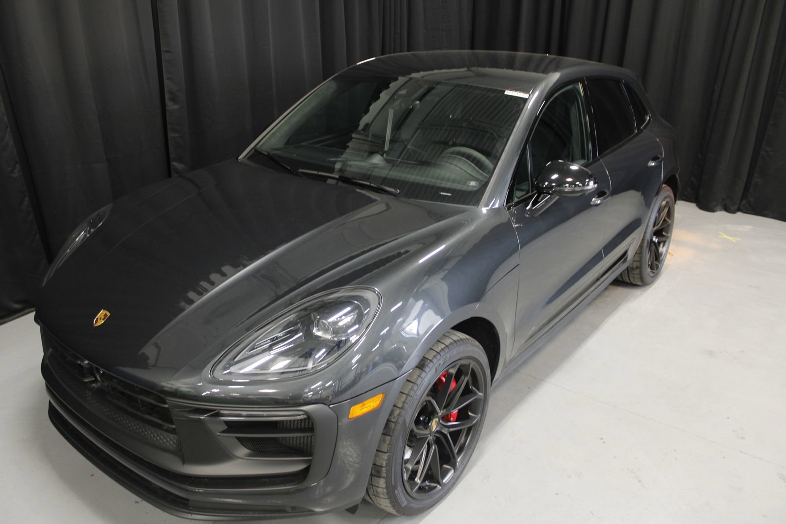 Certified 2025 Porsche Macan GTS image 8