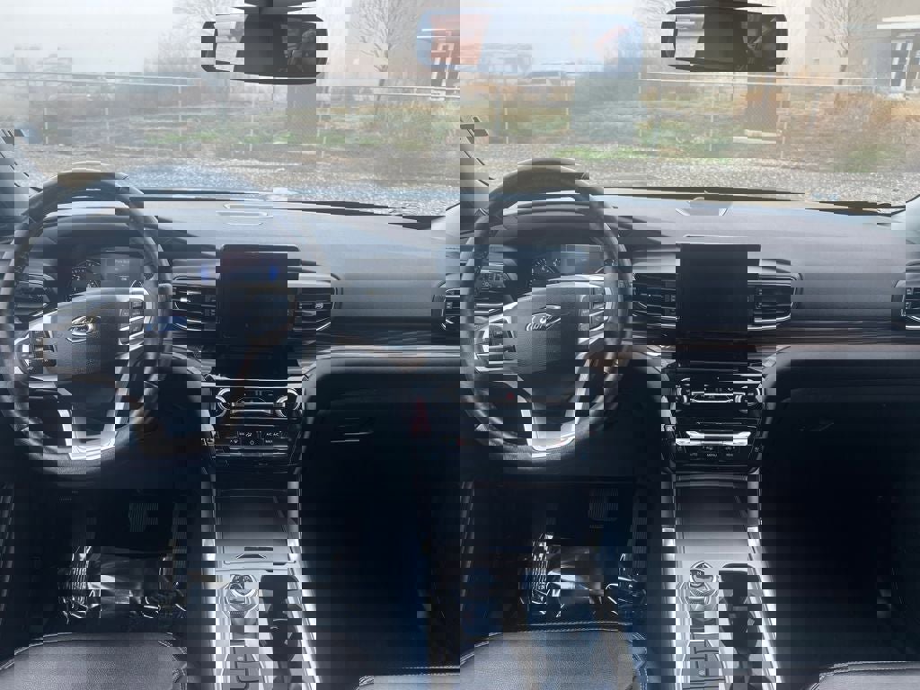 Used 2023 Ford Explorer Limited w/ Equipment Group 301A image 9