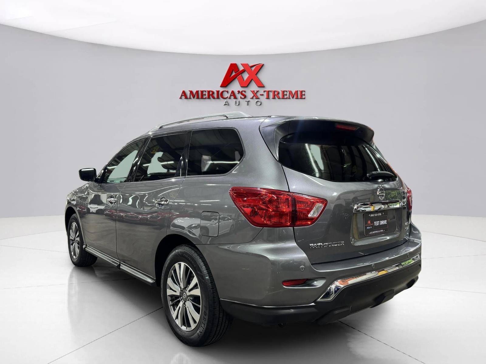 Used 2019 Nissan Pathfinder SV AWD/4WD image 5