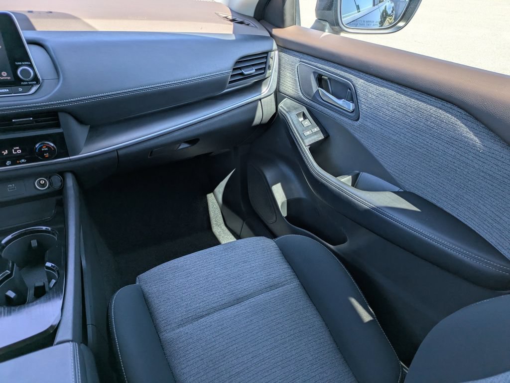 Certified 2023 Nissan Rogue SV FWD image 18