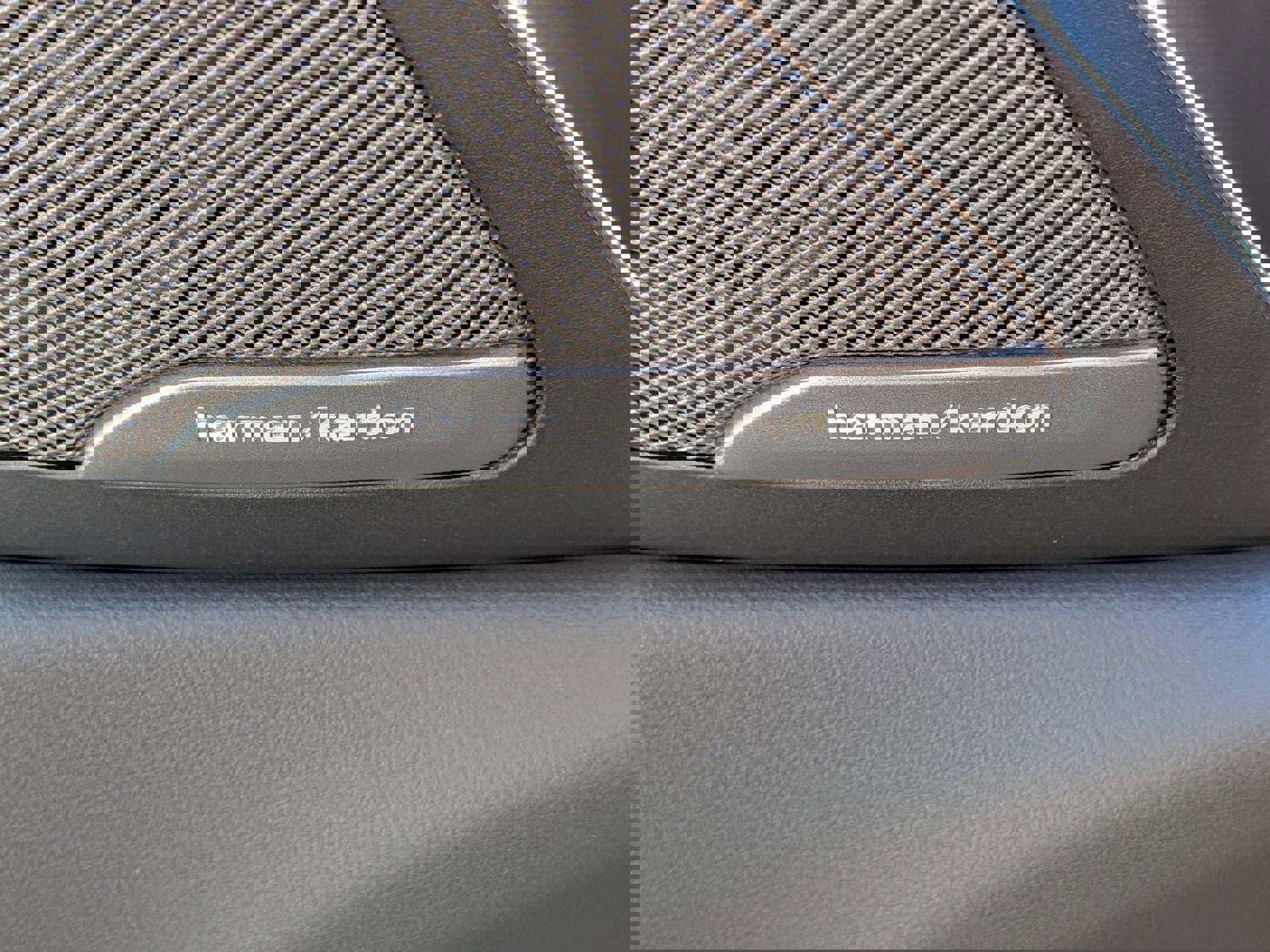 New 2026 BMW X6 xDrive40i w/ Climate Comfort Package image 14