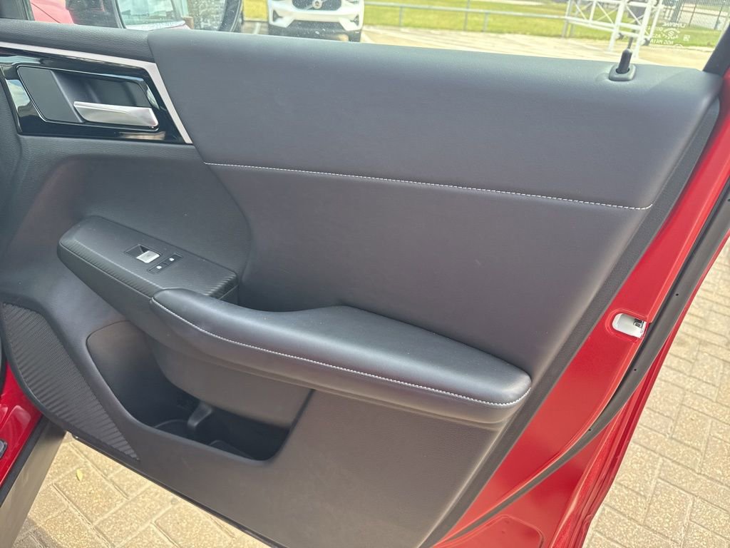 Used 2024 Mitsubishi Outlander SE image 9