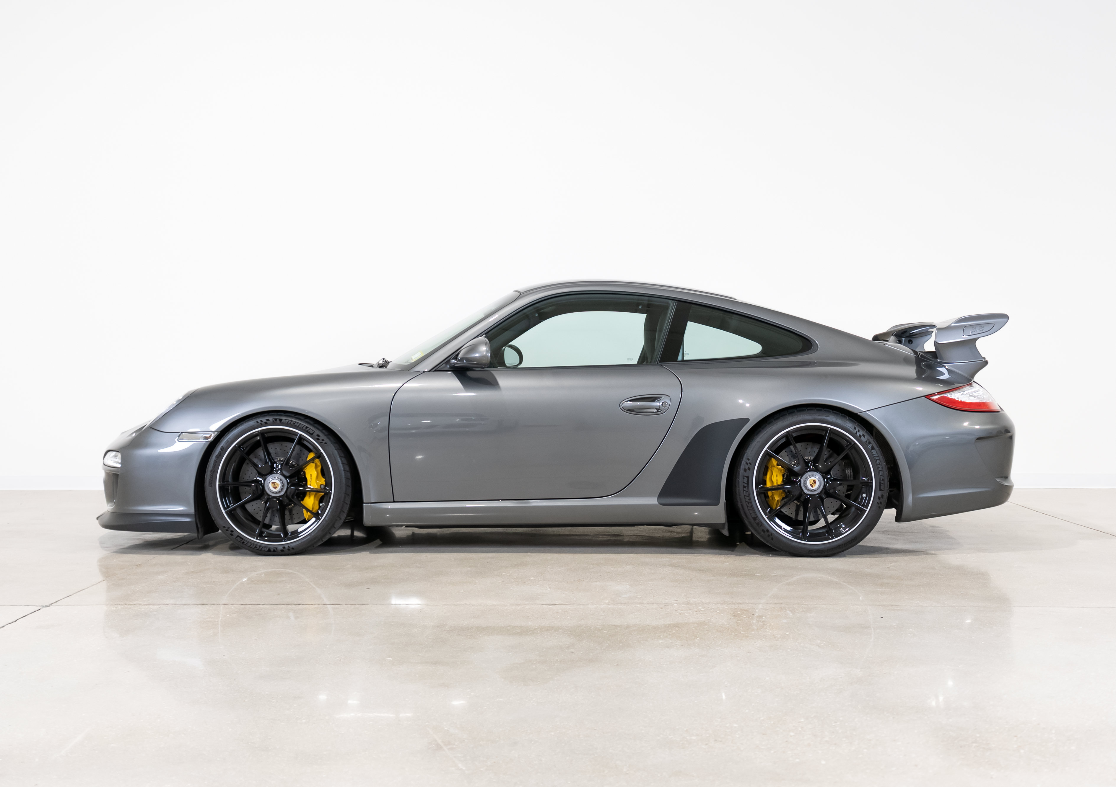 Used 2011 Porsche 911 GT3 RWD image 2