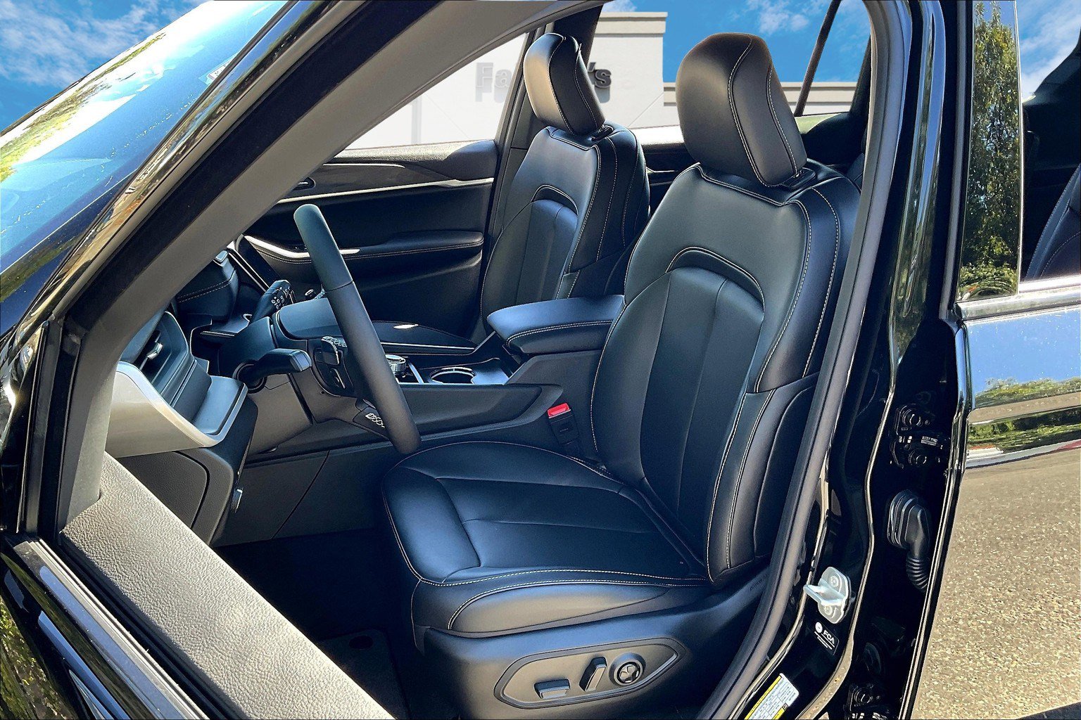 New 2025 Jeep Grand Cherokee L Limited image 9