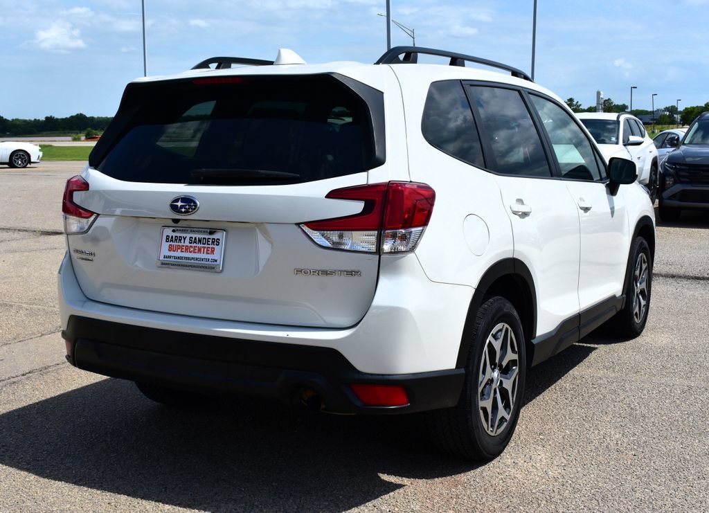Used 2022 Subaru Forester Premium AWD/4WD image 3