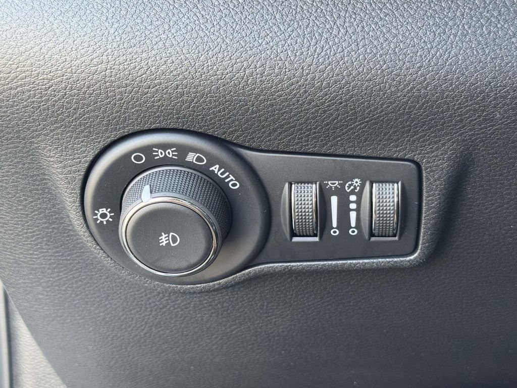 Used 2025 Jeep Compass Limited w/ Elite Group AWD/4WD image 29