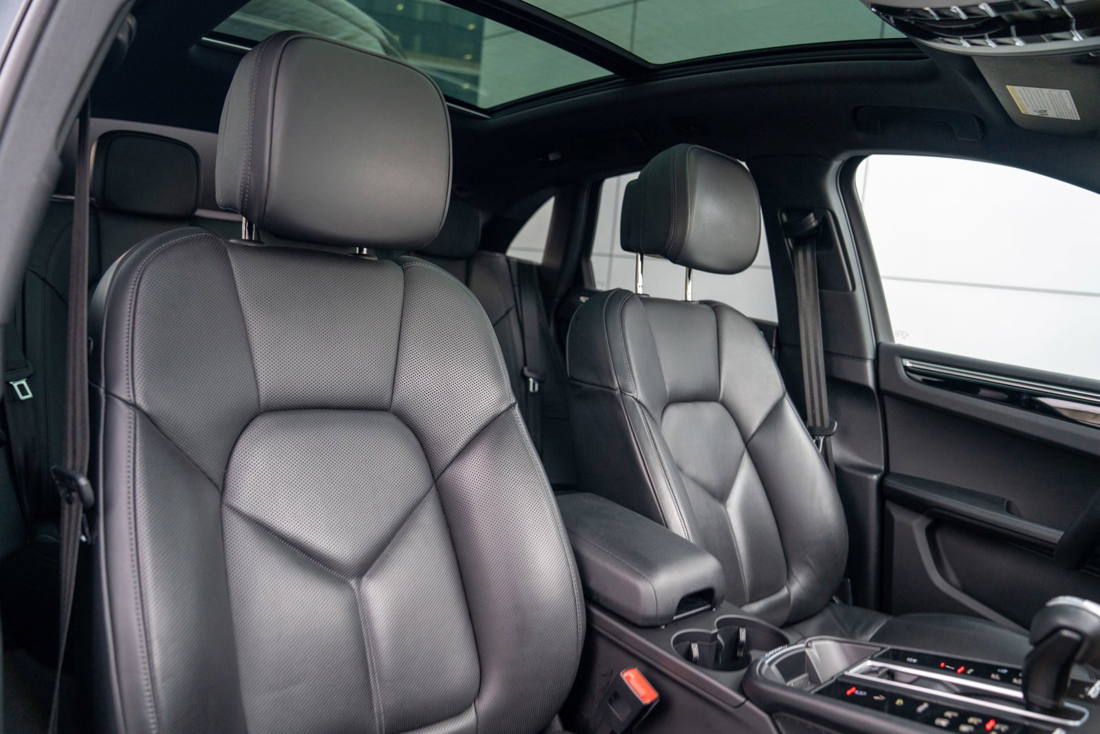 Used 2022 Porsche Macan S image 26