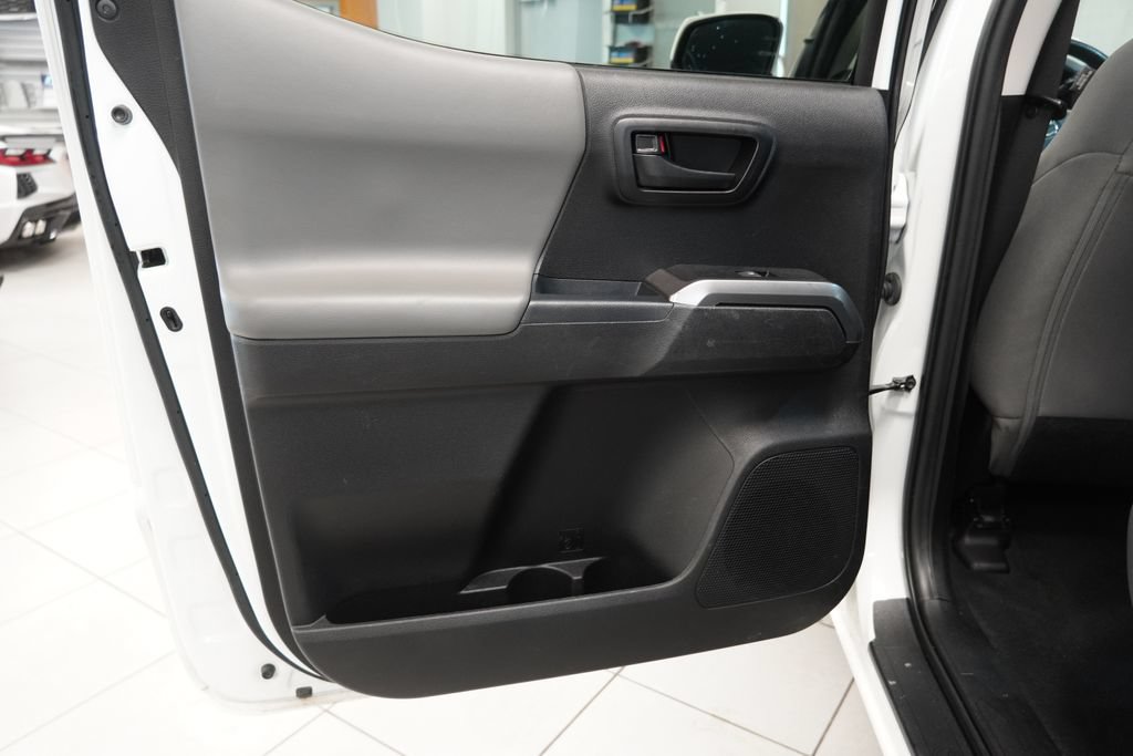 Used 2021 Toyota Tacoma SR5 AWD/4WD image 24