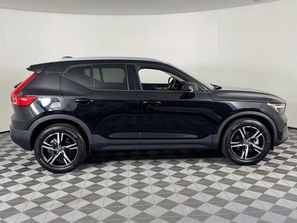 Certified 2023 Volvo XC40 B5 Core w/ Convenience Package AWD/4WD image 5