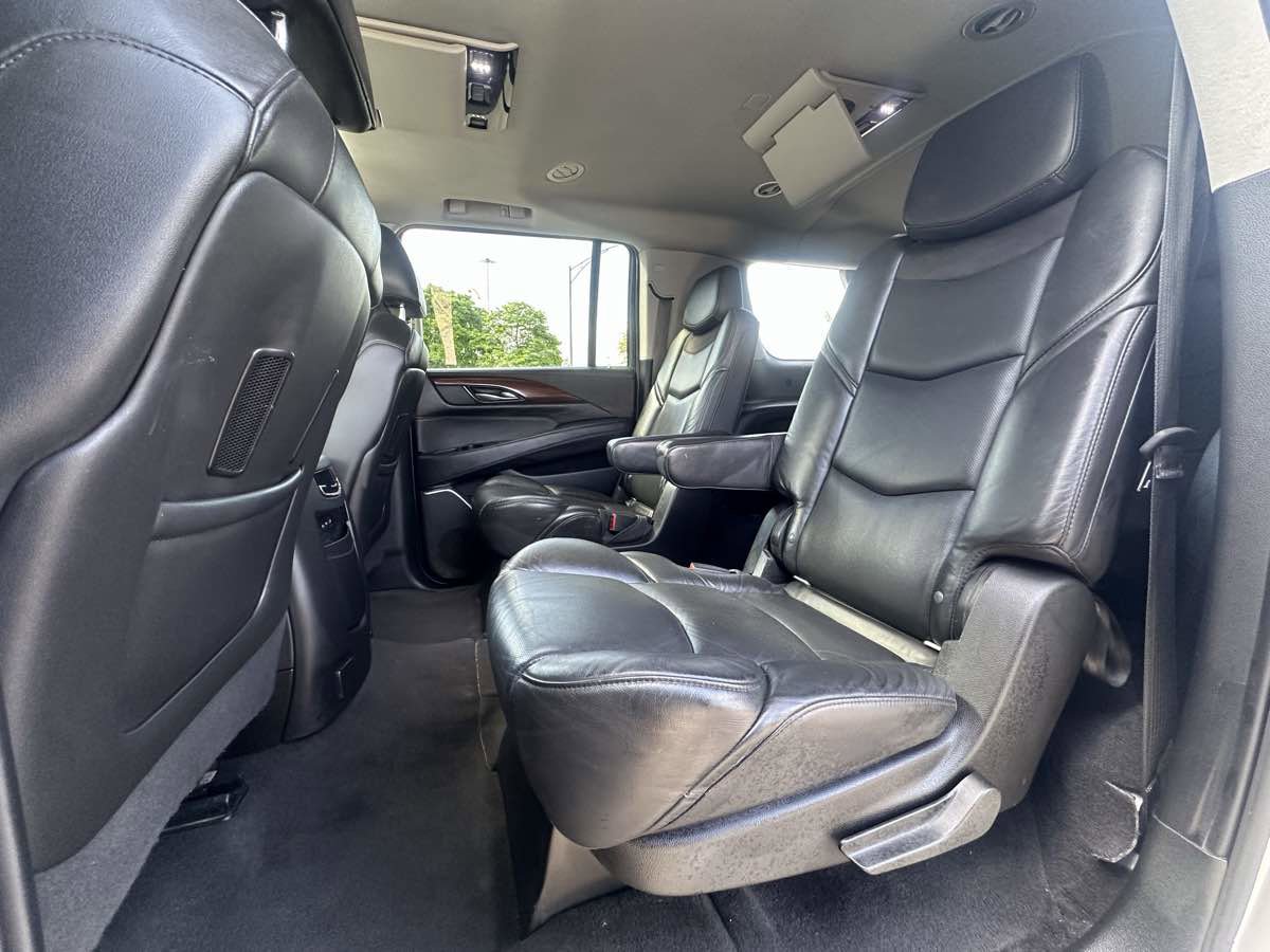 Used 2020 Cadillac Escalade ESV Luxury AWD/4WD image 35