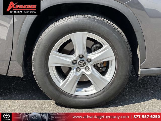 Used 2023 Toyota Highlander LE FWD image 11