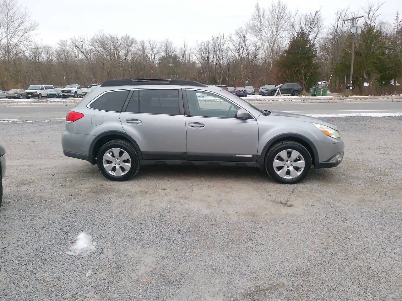 Used 2011 Subaru Outback 2.5i Premium image 3
