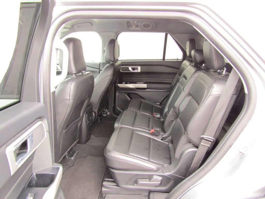 Used 2024 Ford Explorer XLT w/ Equipment Group 202A AWD/4WD image 21