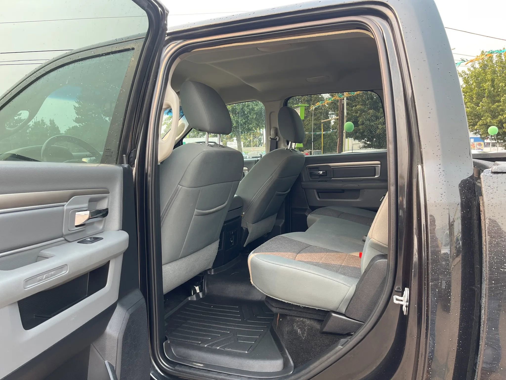 Used 2015 RAM 1500 Classic SLT w/ SLT Plus D￩cor Group image 8