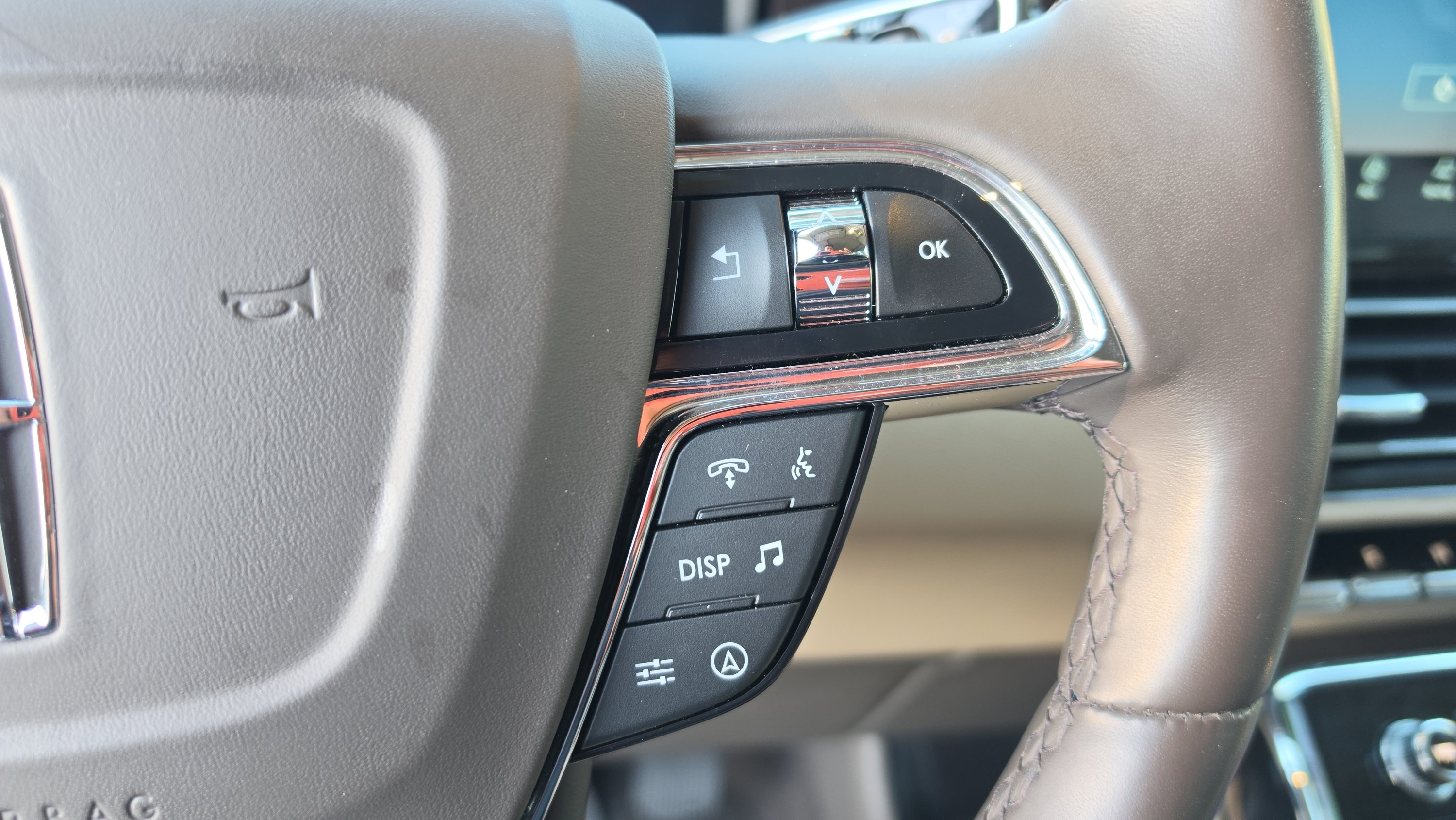 Used 2024 Lincoln Navigator Premiere AWD/4WD image 13