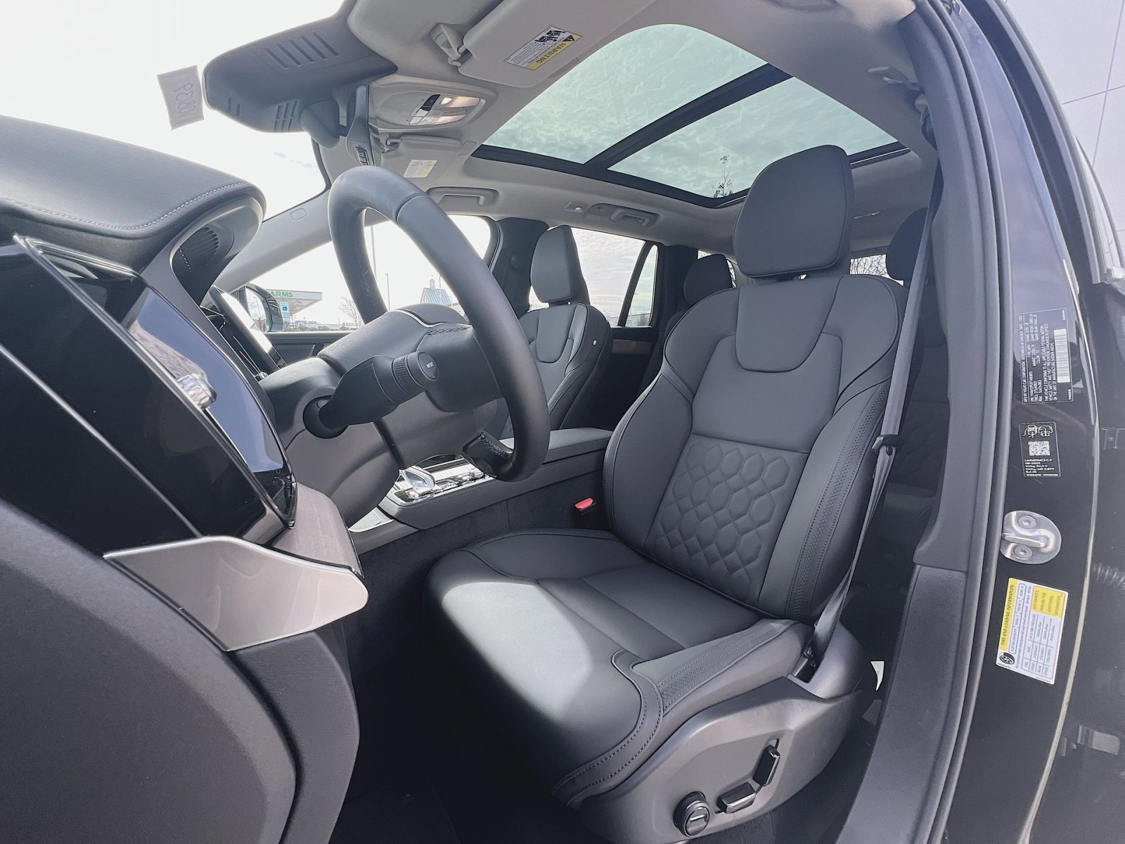 New 2026 Volvo XC90 B5 Plus w/ Protection Package AWD/4WD image 13