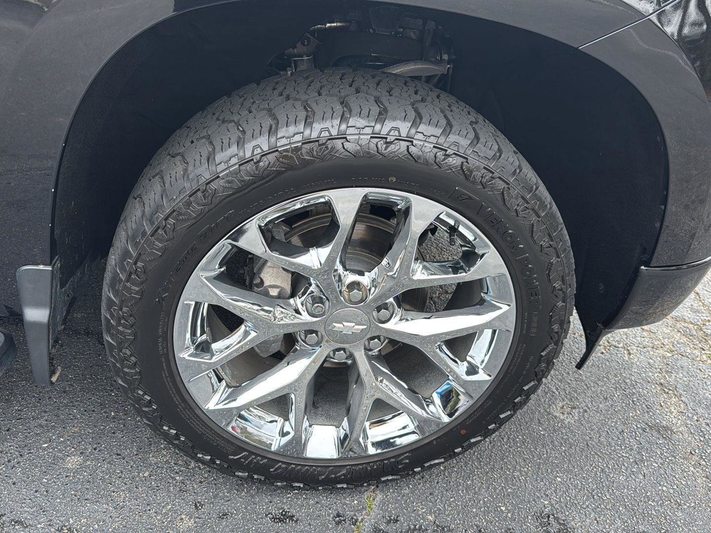 Used 2023 Chevrolet Silverado 1500 High Country w/ Technology Package AWD/4WD image 35