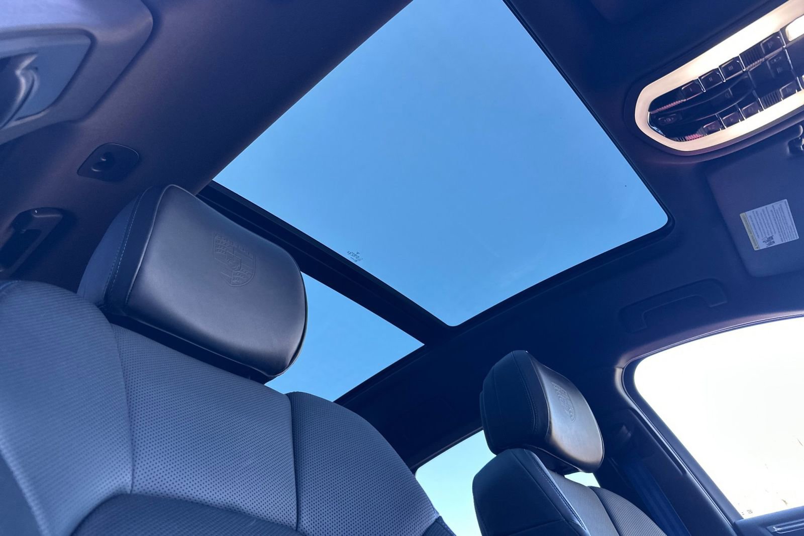 Used 2024 Porsche Macan image 19