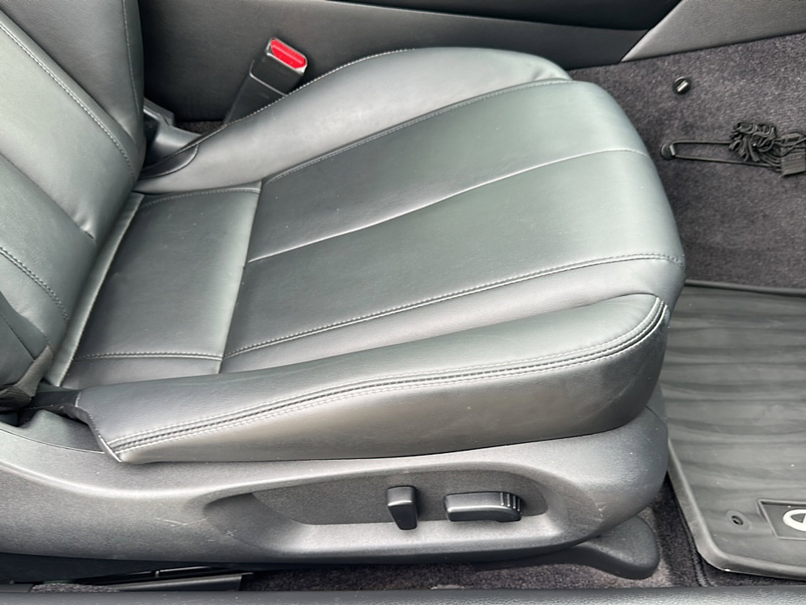 Used 2019 INFINITI Q60 3.0t Luxe w/ Essential Package image 21