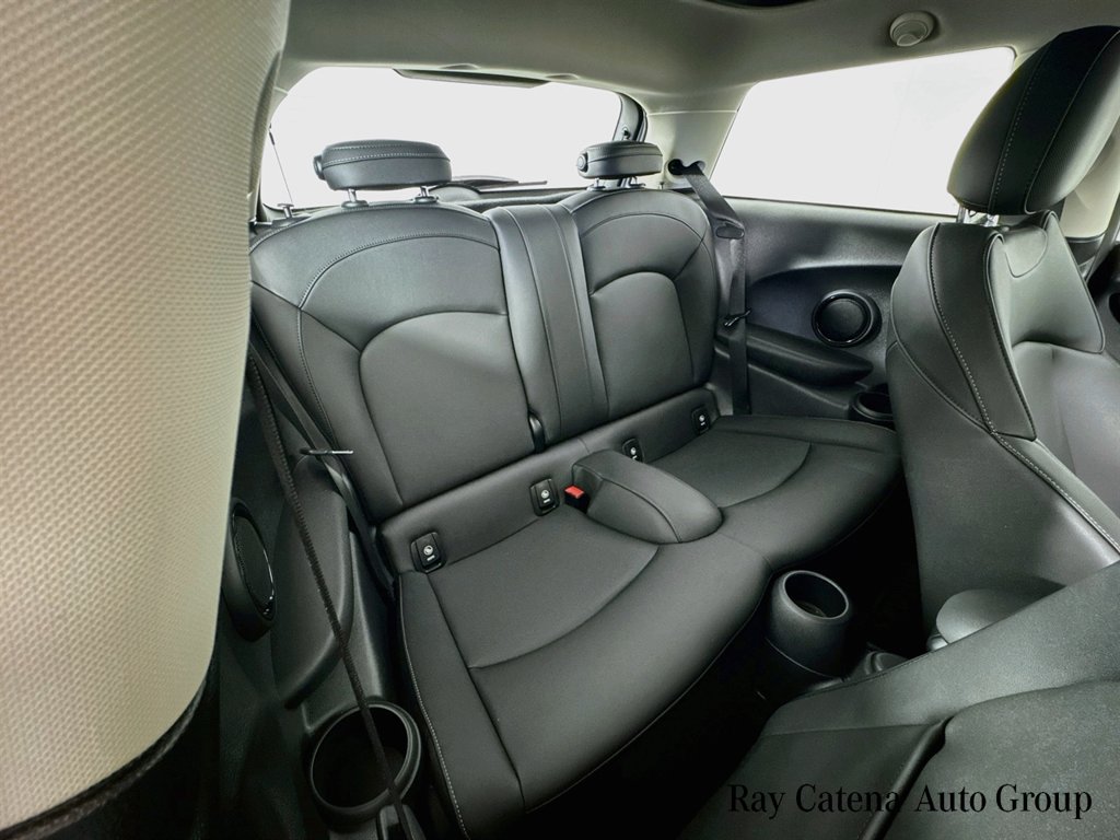 Used 2024 MINI Cooper 2-Door Hardtop FWD image 27