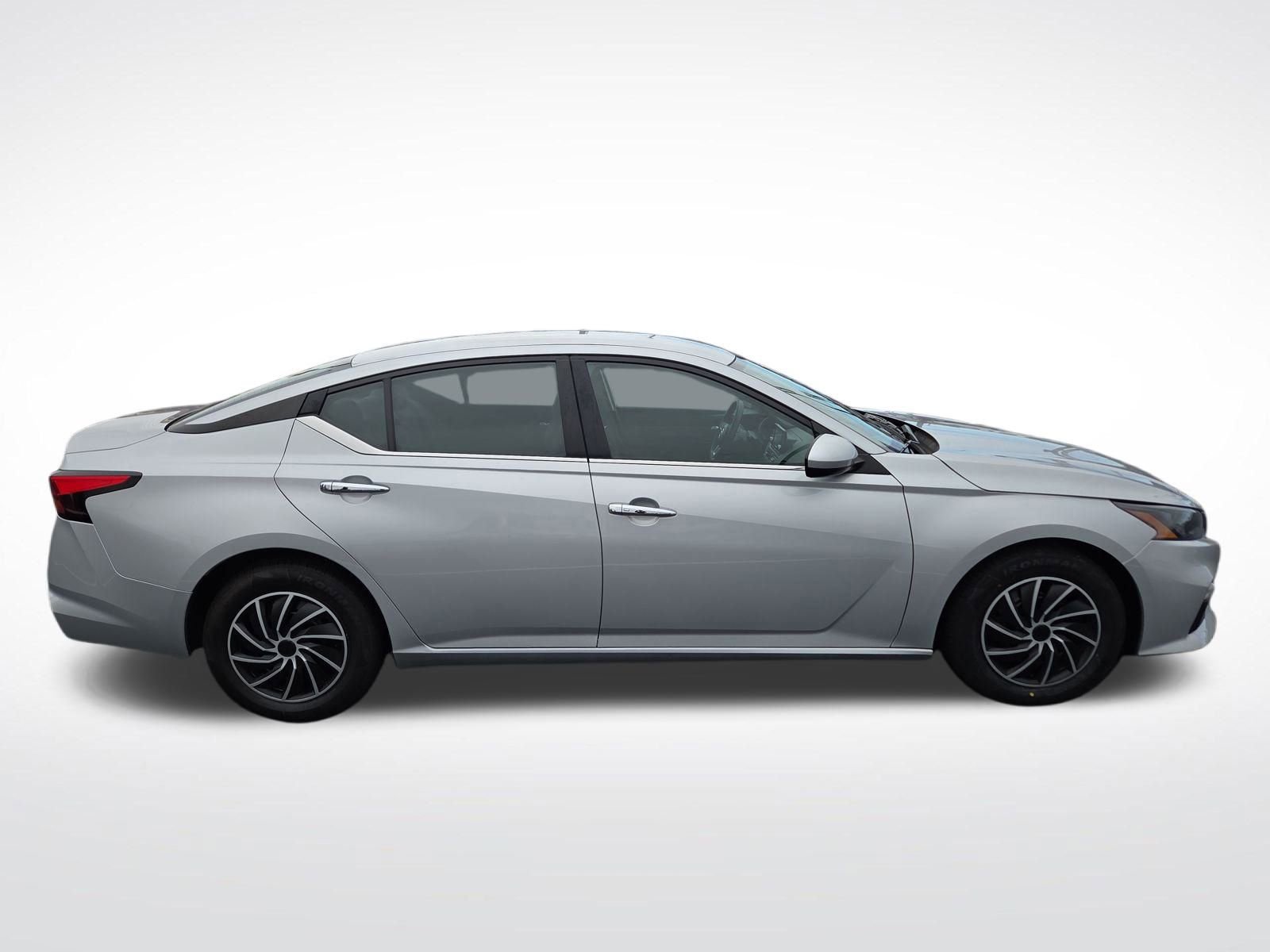 Used 2022 Nissan Altima 2.5 S image 3