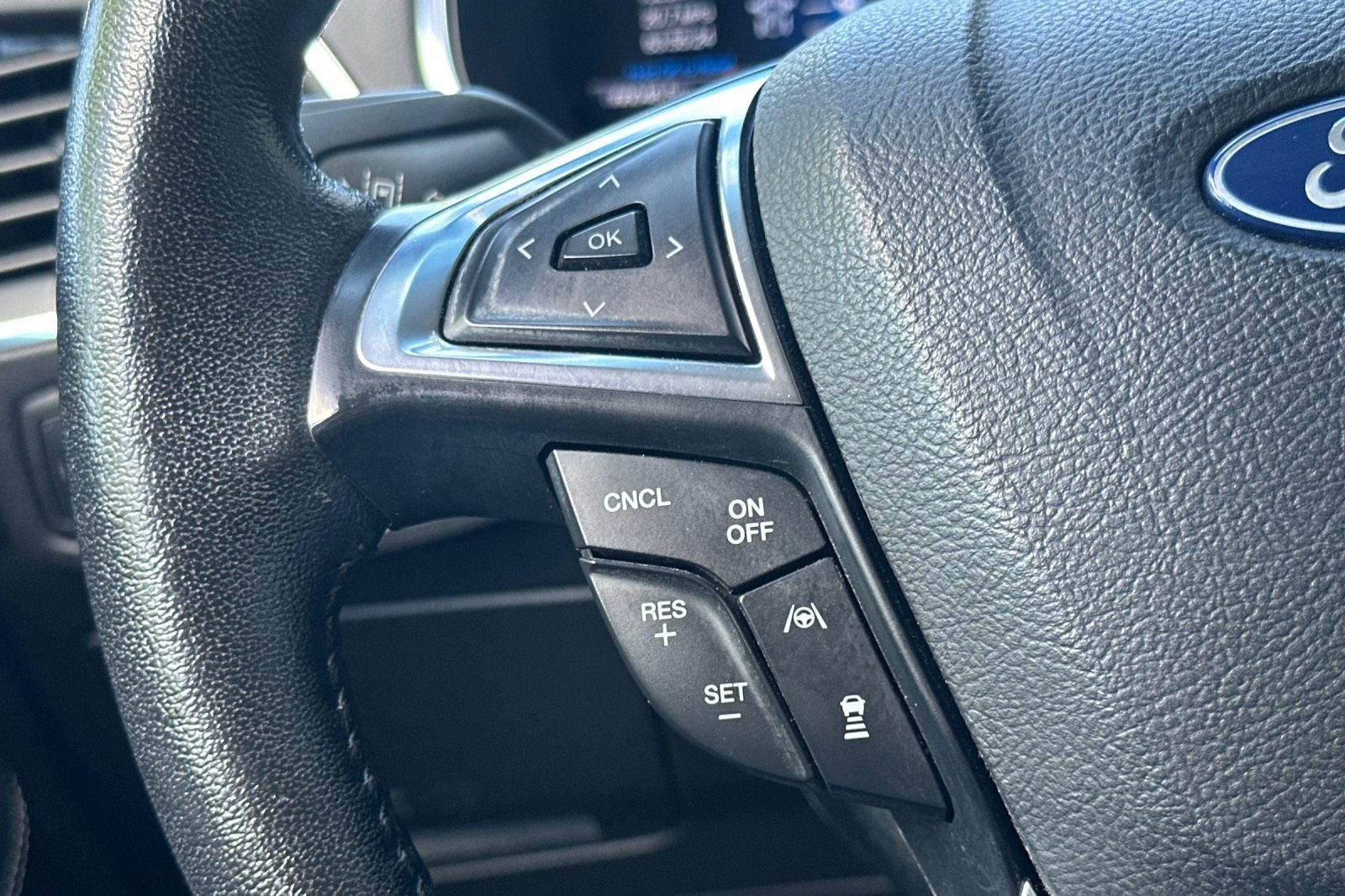 Used 2019 Ford Edge Titanium image 31