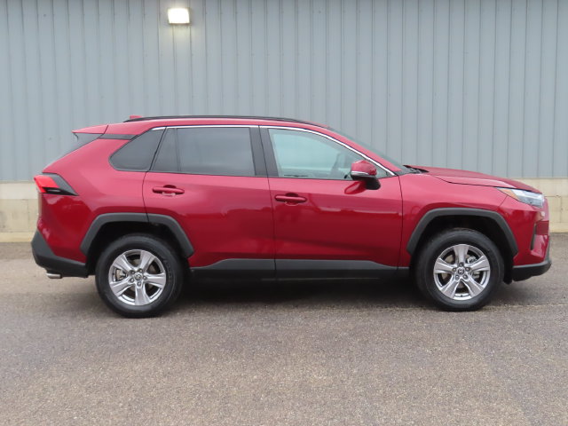 Used 2022 Toyota RAV4 XLE w/ Convenience Package AWD/4WD image 3