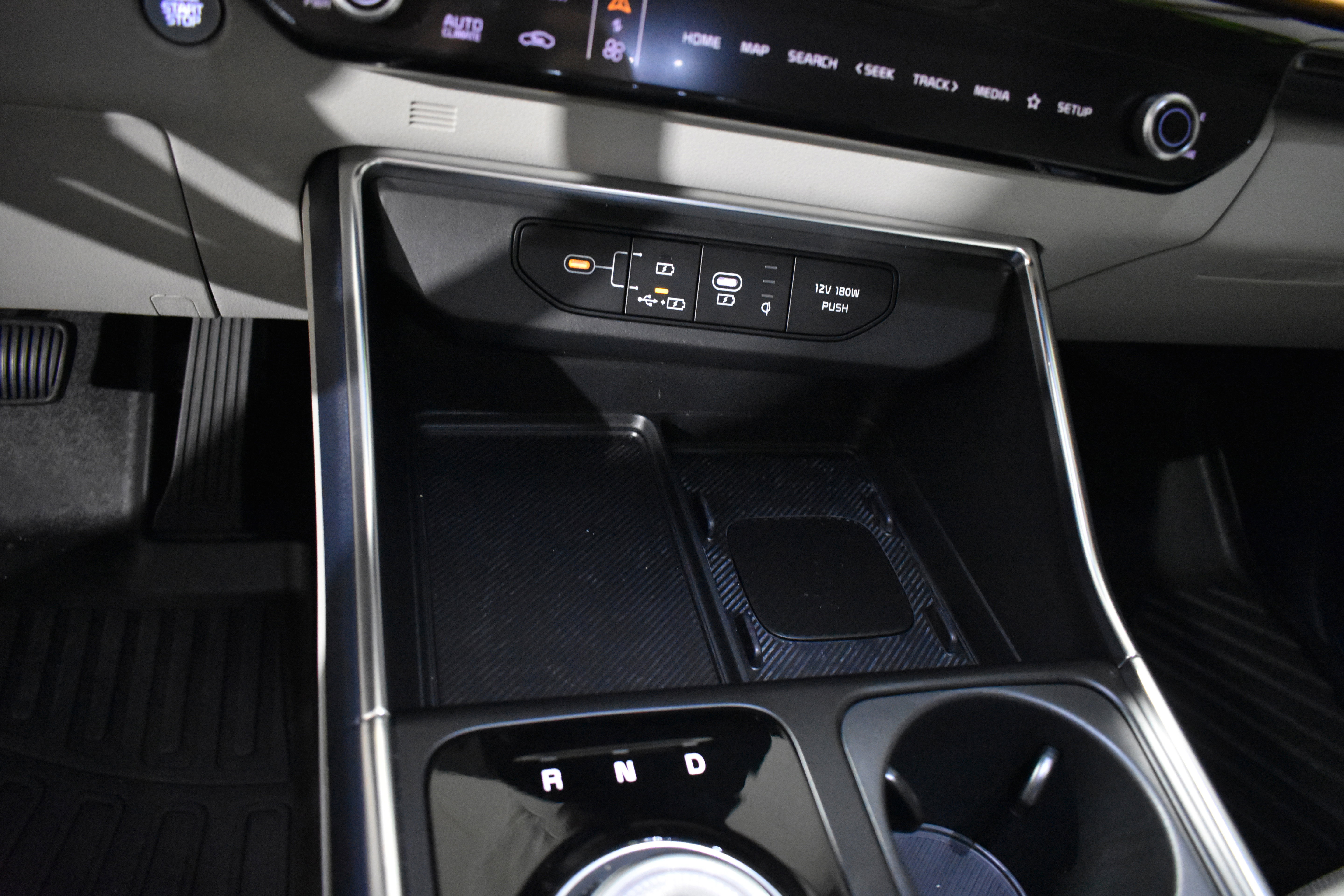 Used 2025 Kia Carnival SX Prestige image 24