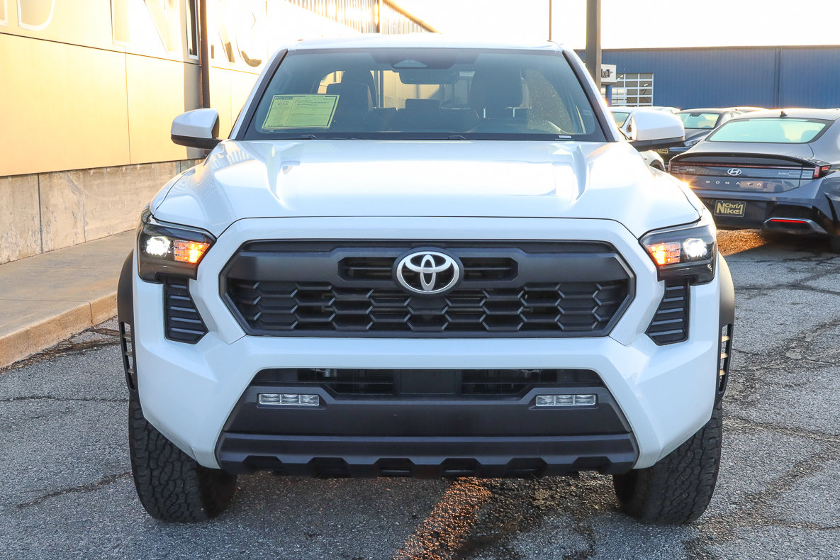 Used 2025 Toyota Tacoma TRD Off-Road image 2