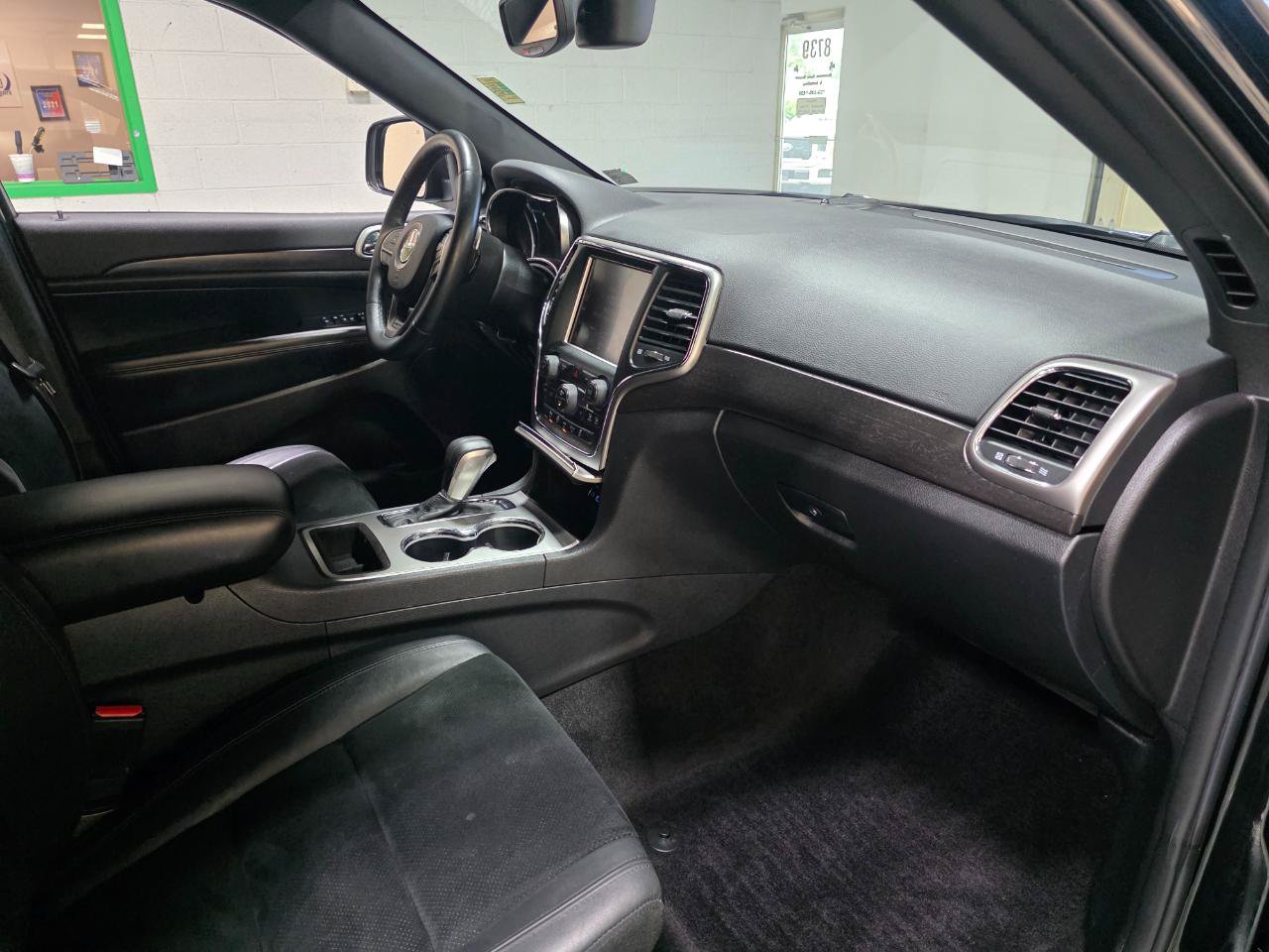 Used 2017 Jeep Grand Cherokee Altitude AWD/4WD image 26