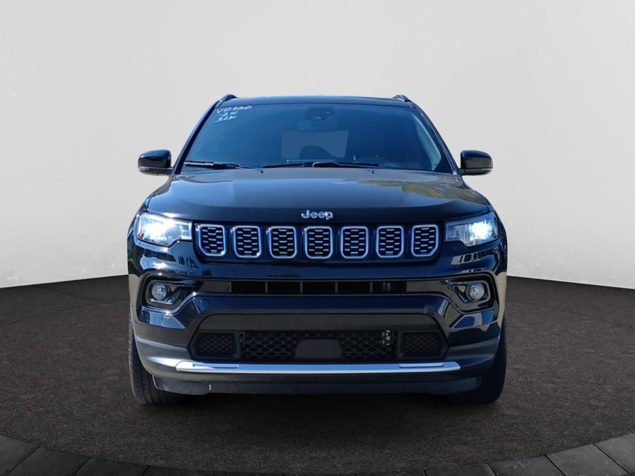 Used 2025 Jeep Compass Limited AWD/4WD image 2