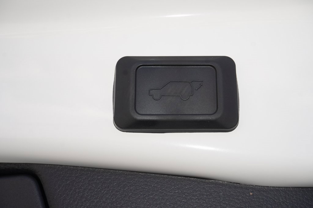 New 2025 Toyota RAV4 XLE image 6