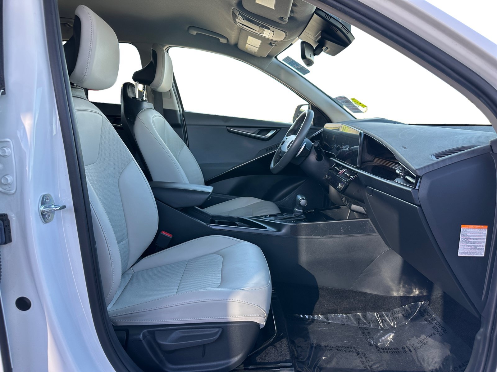 Used 2024 Kia Niro EX FWD image 15