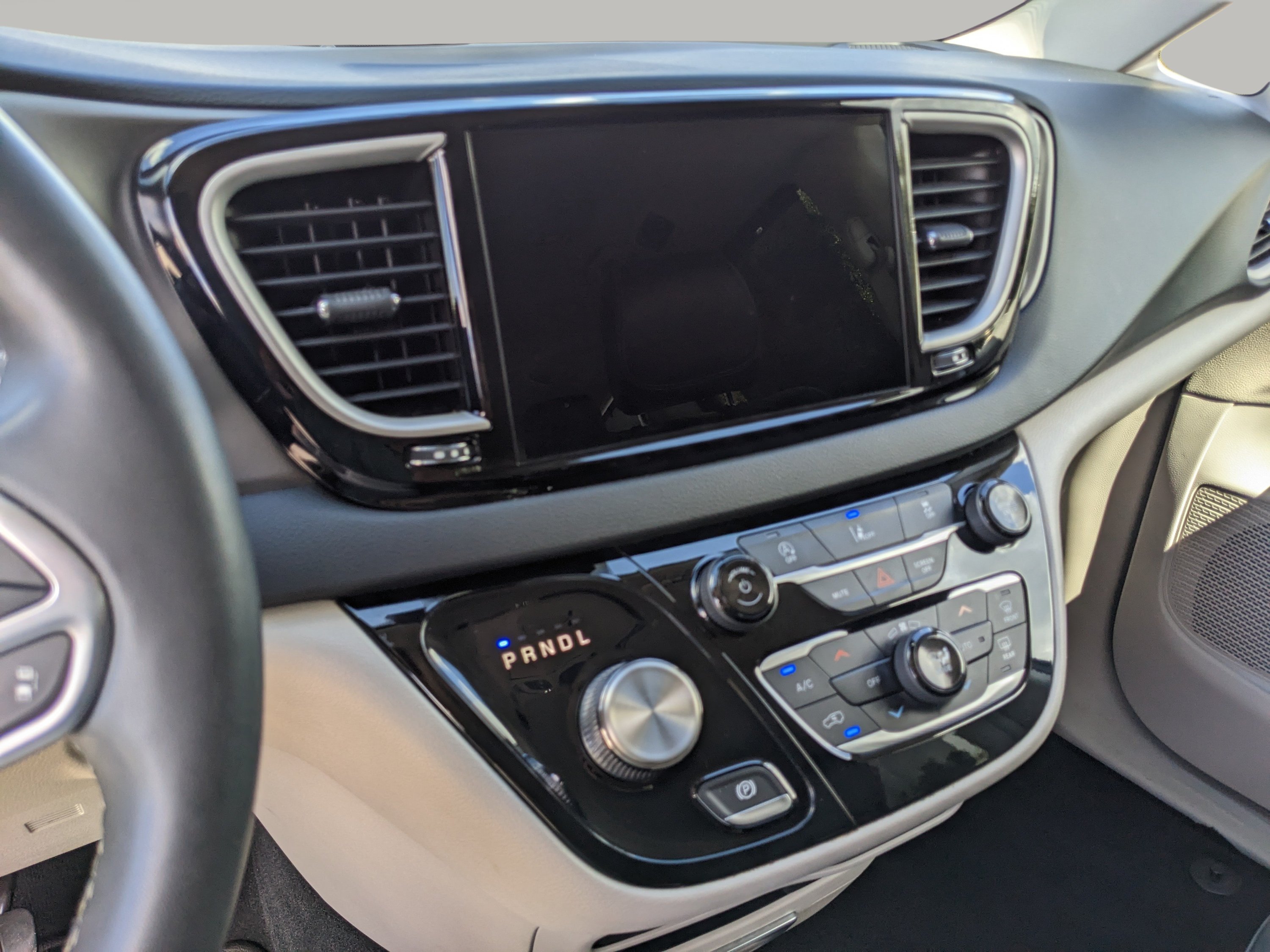 Used 2022 Chrysler Pacifica Touring-L FWD image 24