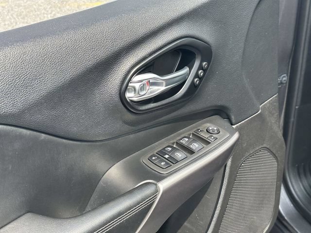 Used 2021 Jeep Cherokee Limited AWD/4WD image 15
