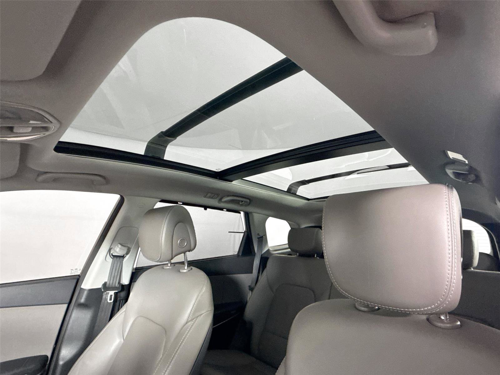 Used 2017 Hyundai Santa Fe SE image 23