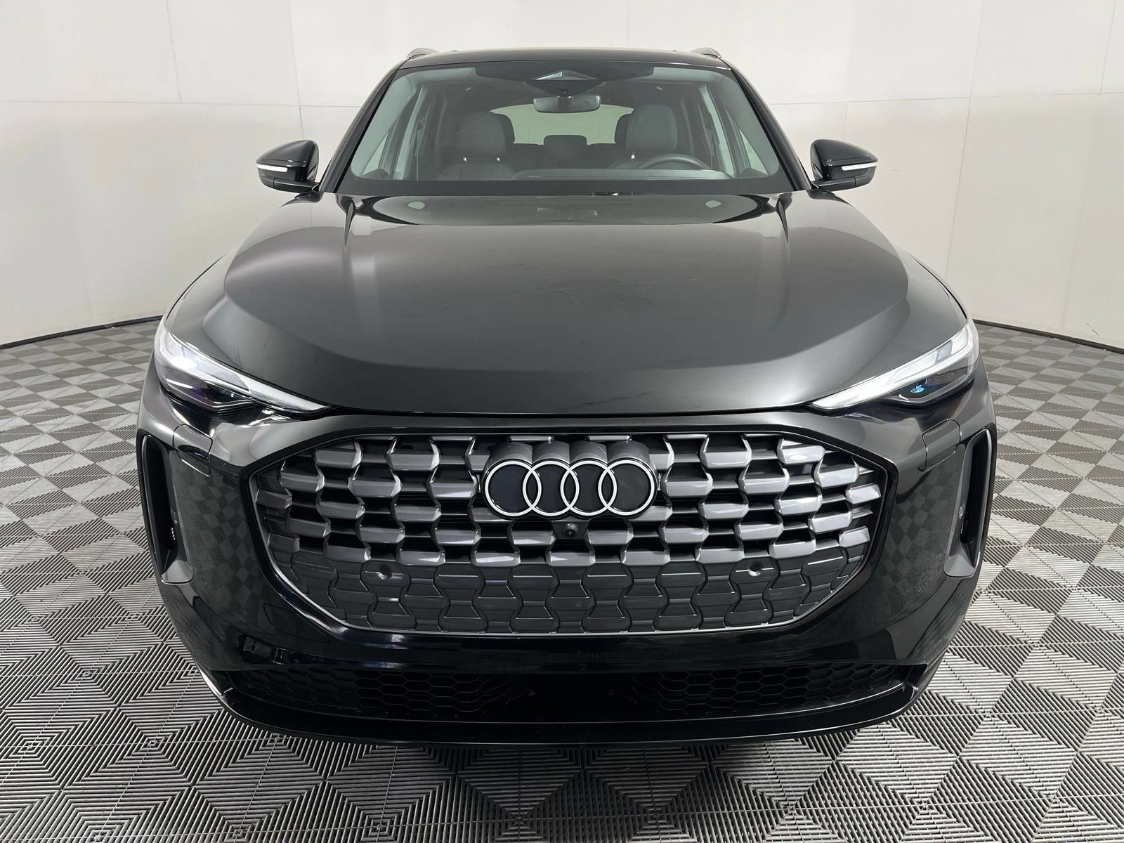 Used 2025 Audi Q5 Premium w/ Convenience Package AWD/4WD image 3