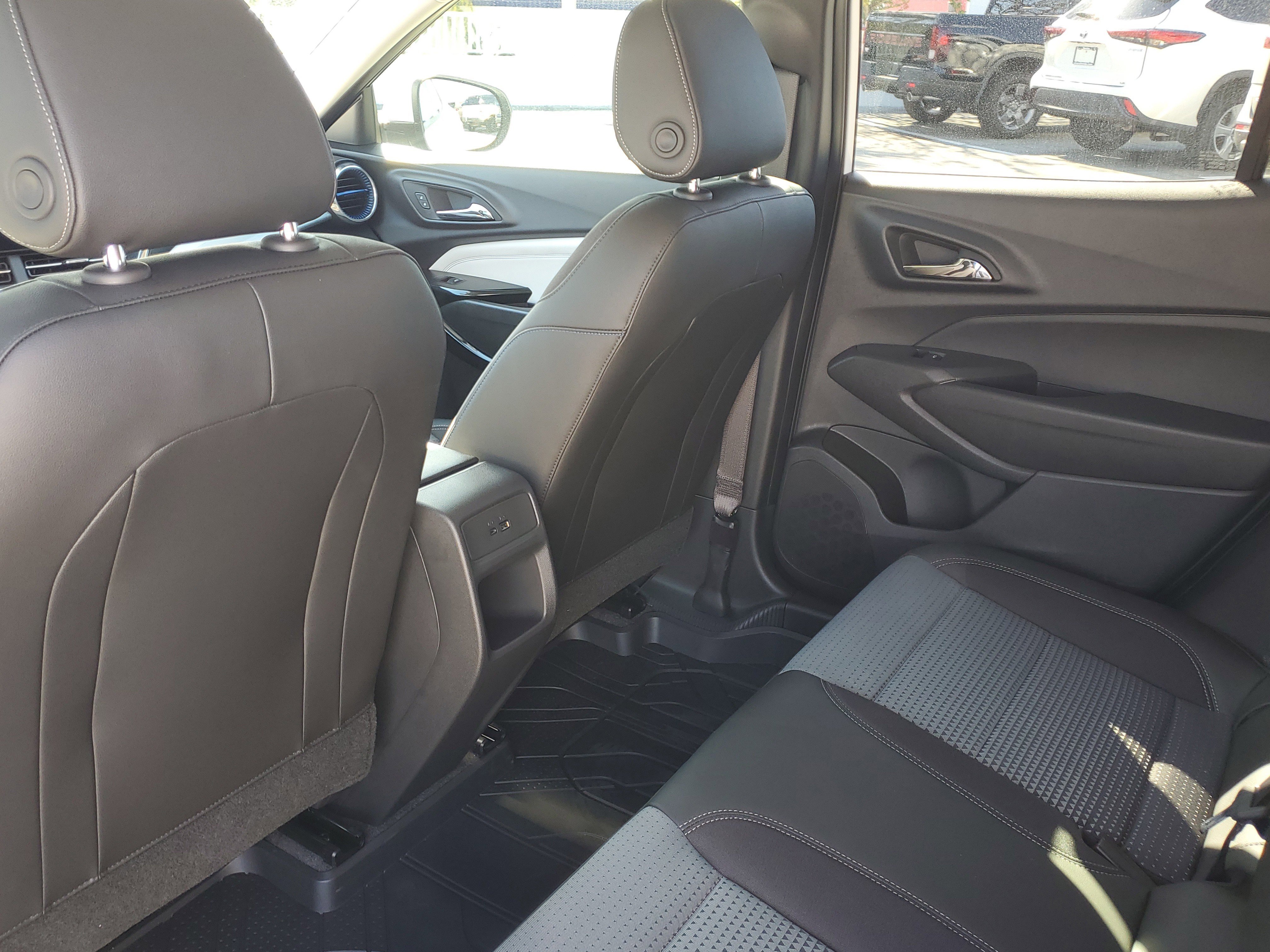 Used 2025 Chevrolet Trax LT image 13