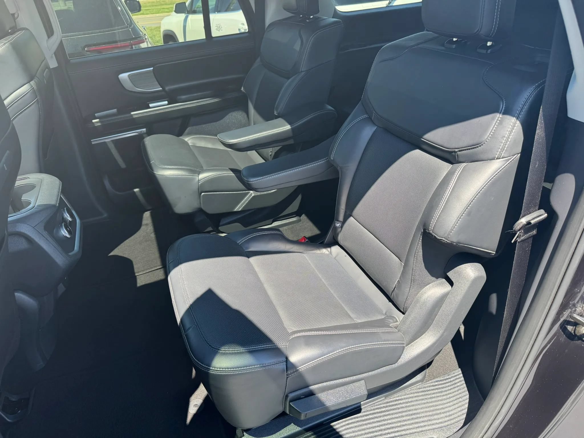 Used 2025 Ford Expedition Max Platinum AWD/4WD image 6