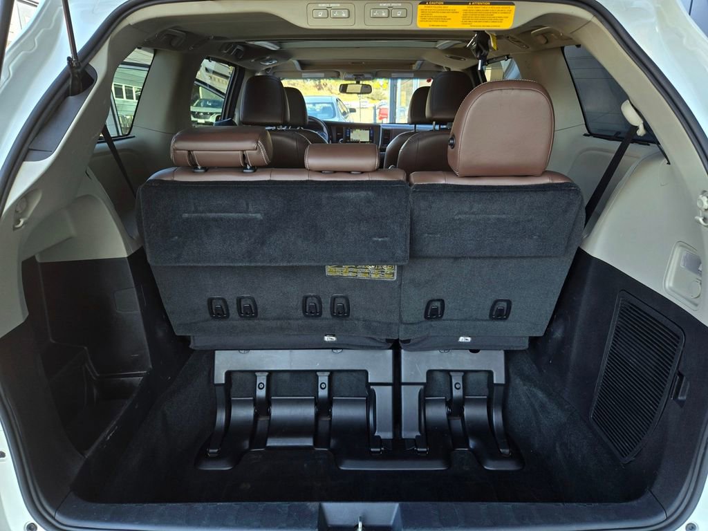 Used 2017 Toyota Sienna Limited image 35