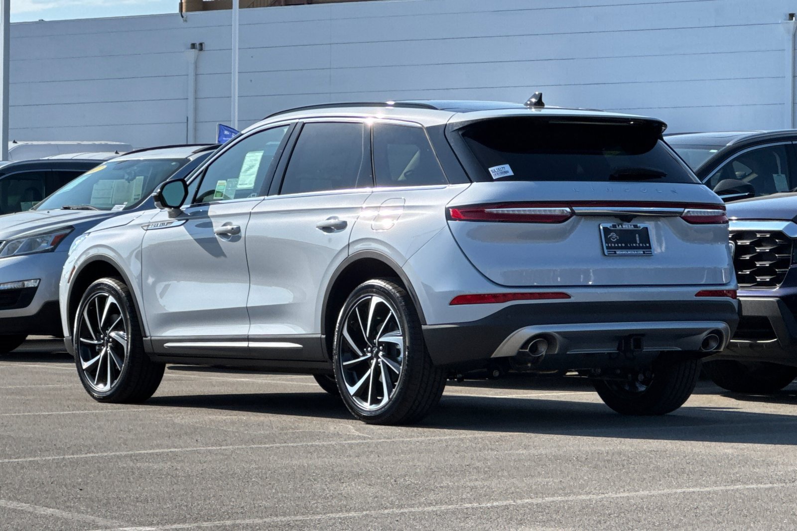 New 2025 Lincoln Corsair Reserve w/ Equipment Group 202A image 5