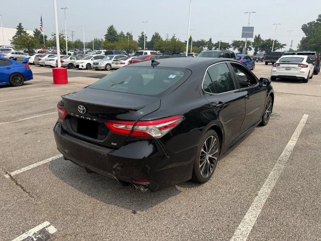 Used 2019 Toyota Camry SE FWD image 6