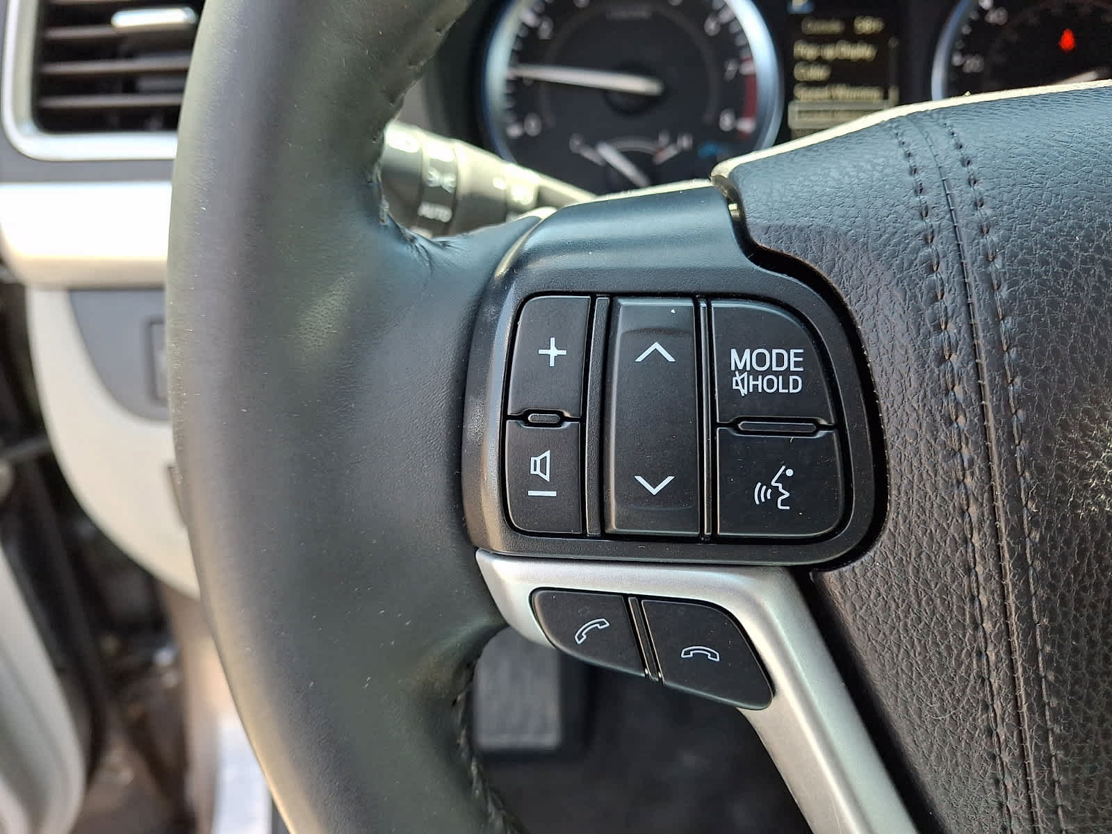 Certified 2019 Toyota Highlander XLE AWD/4WD image 25