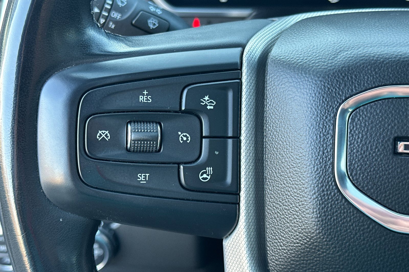 Used 2024 GMC Sierra 3500 Denali w/ Denali Reserve Package image 35