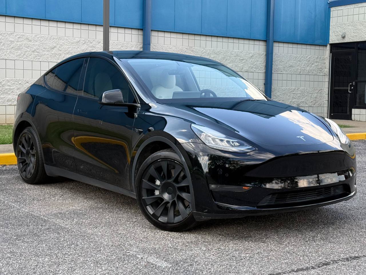 Used 2022 Tesla Model Y Long Range AWD/4WD image 3