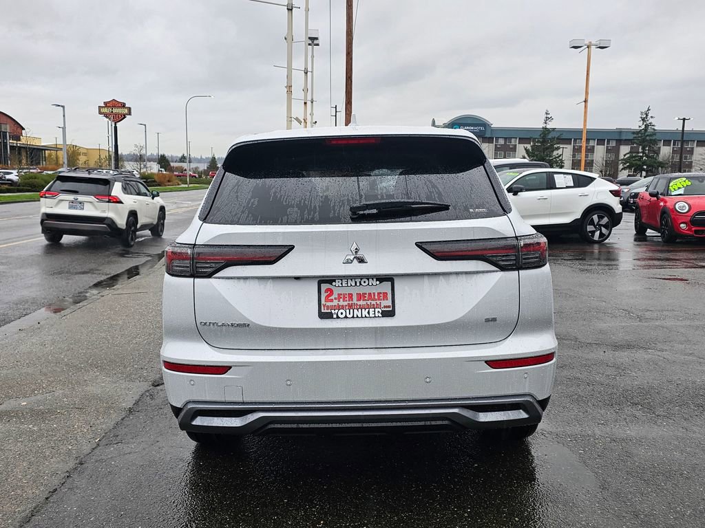 New 2026 Mitsubishi Outlander SE image 6