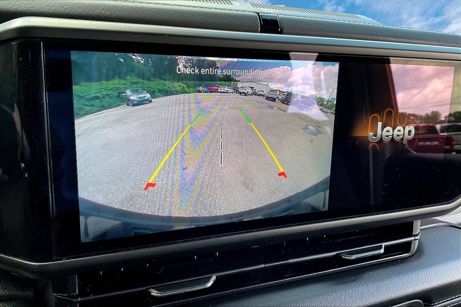 Used 2024 Jeep Wrangler Sahara image 19