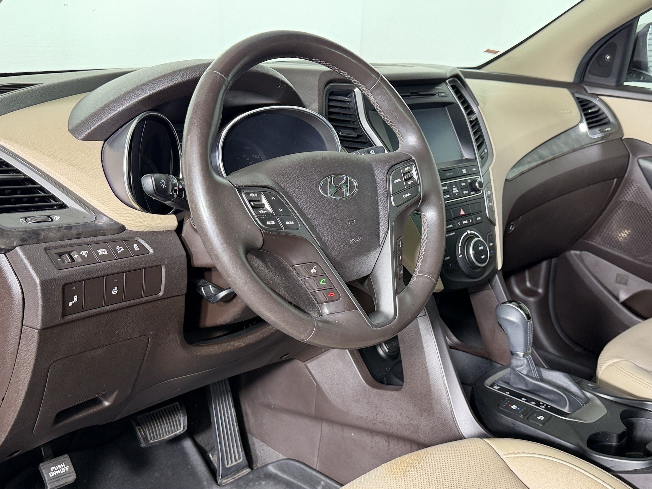 Used 2017 Hyundai Santa Fe Sport w/ 2.4L Tech Package 04 FWD image 3