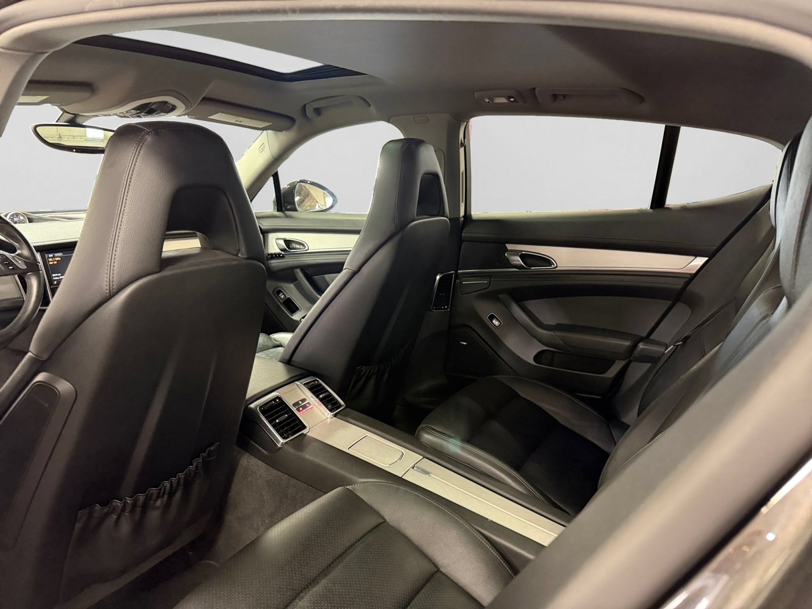 Used 2014 Porsche Panamera 4 w/ Premium Package AWD/4WD image 38
